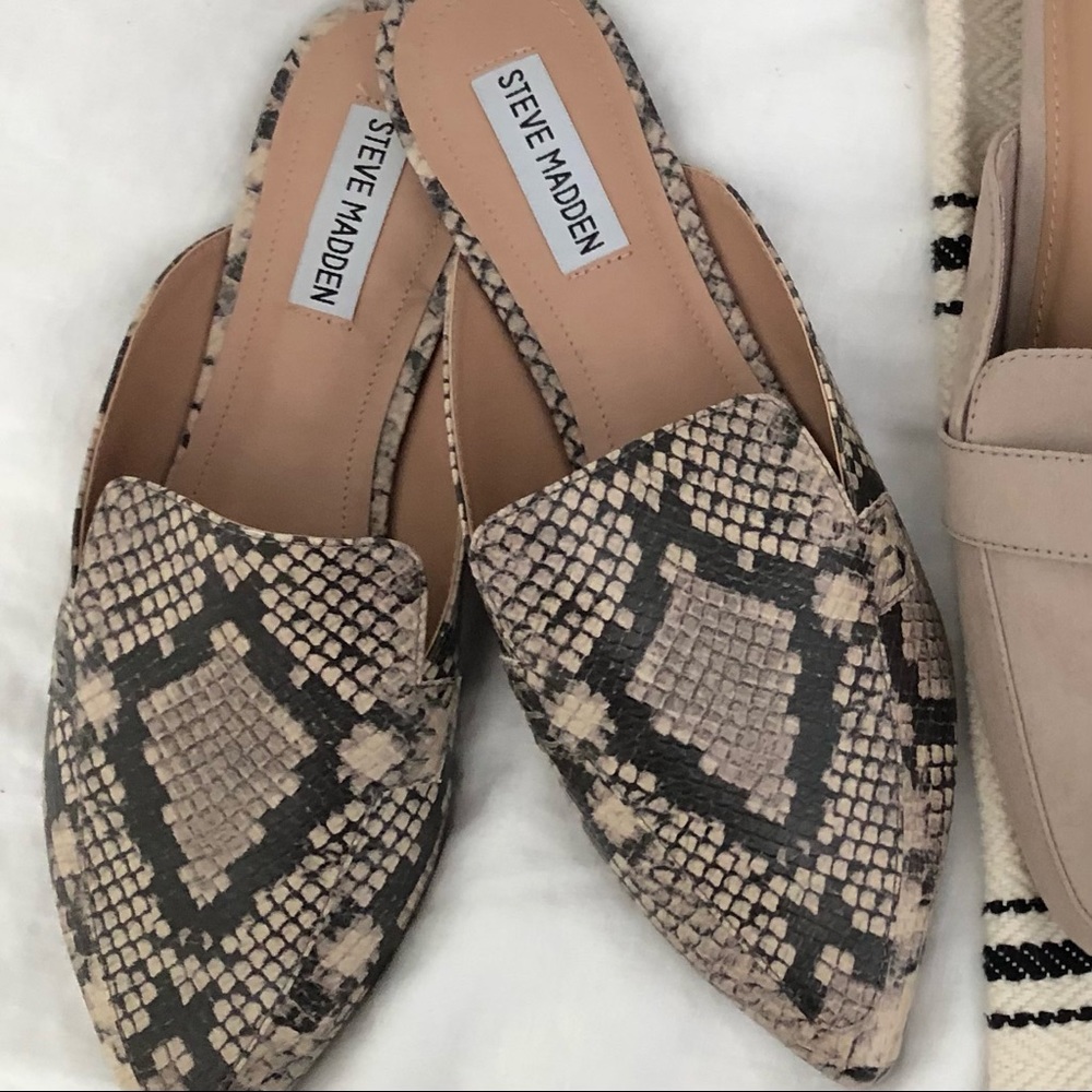 NWOT Steve Madden flat Mules, snakeskin print, Size 9